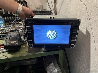 Autorádio na VW Passat B7