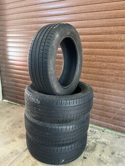 Pirellli 215/55 r17 letní