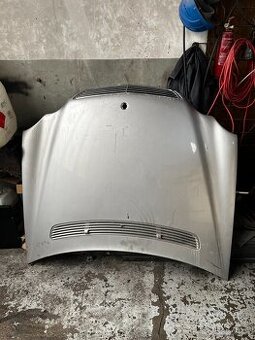 Kapota na Mercedes C