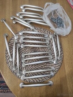 Úchyty 24ks, rozteč 160mm