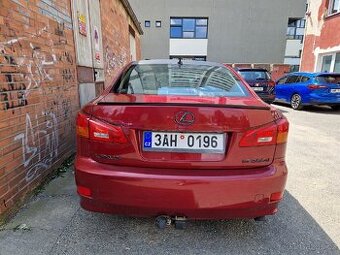 Lexus is 220d