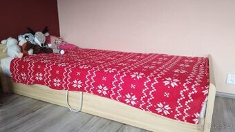 Postel s úložným prostorem