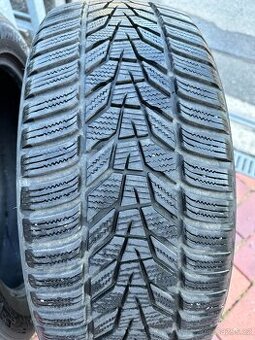 Hankook Winter Evo3x 235/50/R19 SADA