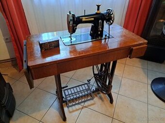 Šlapací šicí stroj