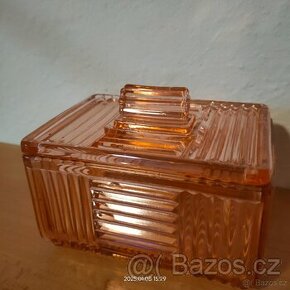 Stará skleněná dózička s vikem