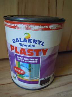 Lak email hnědý barva hnědá na plasty PVC umakart plast