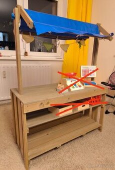 Dřevěný venkovní stánek