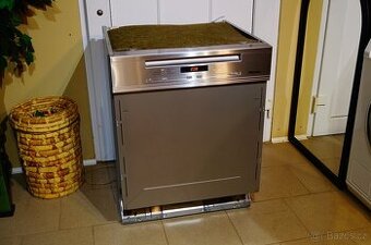 Miele myčka nerezová vestavná G 6100 , tři koše