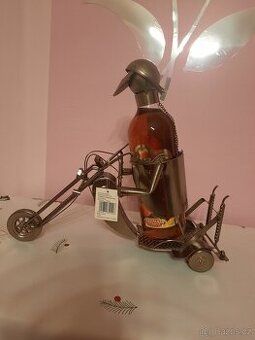 Stojan na víno motorka