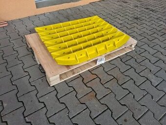 Boční lyžiny na vibrační desku Wacker Neuson