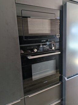 Vestavná mikrovlnná trouba