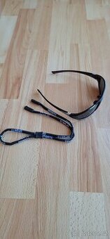 NOVÉ sportovní sluneční brýle se šňůrkou