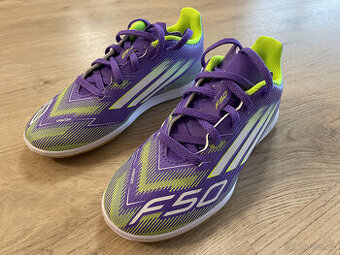 NOVÉ Dětské sálovky ADIDAS F50 CLUB IN J – vel. 33