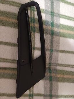 VW Sharan 7N - mřížka práva kolem mlhovky orig.