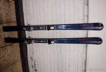 Carvingové lyže 162 cm Atomic, bezvadný stav, málo jeté.