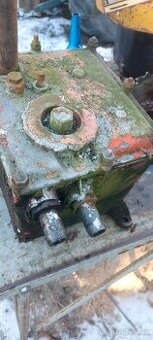 Traktor rs-09  hydraulika nádoba