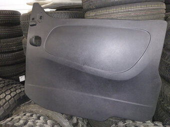 Plastové vnitřní obložení na Renault Trafic III.