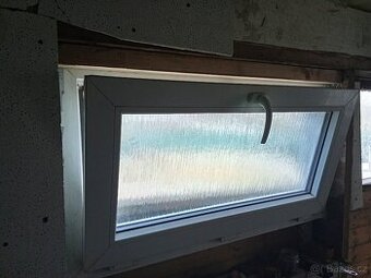 Plastové okno 55x97cm členěné - 1