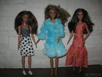 E sada 3ks oblečků na Barbie: šaty
