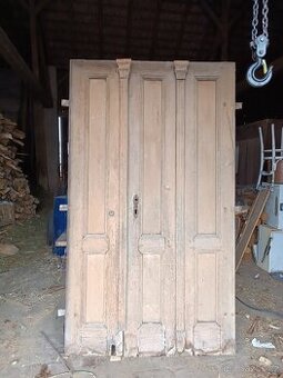 Masivní dubové dveře