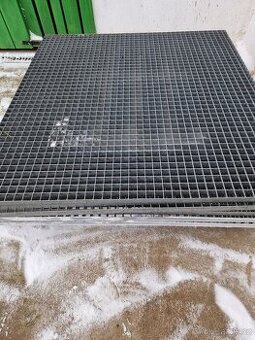 Posledních 5  nových pozinkovaných roštů 130 x 140 x 3.5 cm