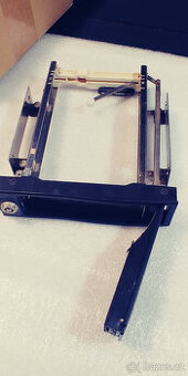 🔥 Hot‑swap 3.5" HDD rack do 5.25" pozice