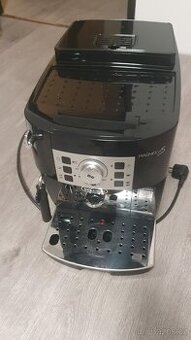 Prodám kávovar Espresso De'Longhi Magnifica S Ecam 22.112 B