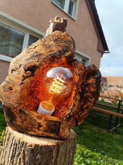 Dřevěná lampa