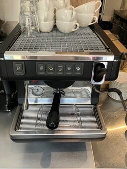 Kávovar Nuova Simonelli Appia Life 1GR TOP STAV 1 rok