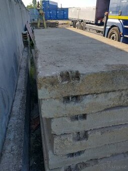 Betonové silniční panely