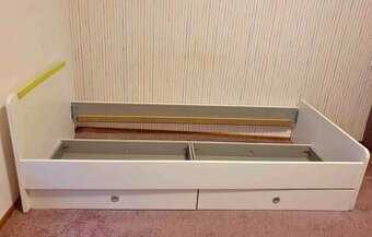 S DOVOZEM bílá postel 90x200 se šuplíky. Laťkový rošt