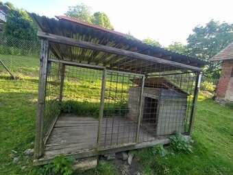 Kotec pro psa - zchátralý