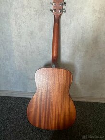 Kytara Cort + pouzdro Ibanez + kapodastr Dunlop