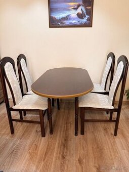 🪵 Elegantní jídelní stůl na míru + 4 židle – krásný stav