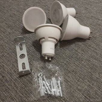 Stropní nerezové světlo+žárovky+uchyceni