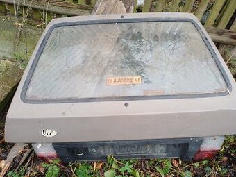 Favorit, páté dveře