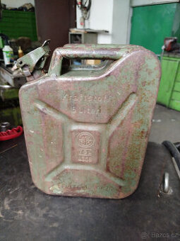 kanystr 5 litrů DDR