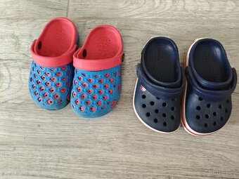 2x Dětské crocsy 22-23