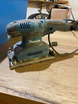 Makita vibrační bruska