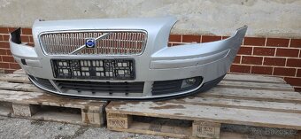 Volvo V50, přední nárazník, stříbrný