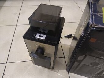 Mlýnek na kávu Delonghi