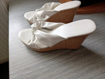 Prodám dámské sandalky