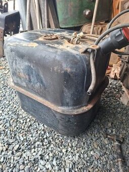 Zetor uřI 90l nádrž
