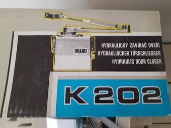 Brano, zavírač dveří