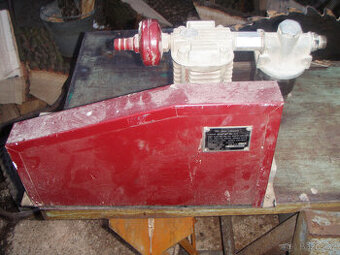 Kompresor,KS-3 +odkalovač+řemenice+ rám, kryt, bez motoru 