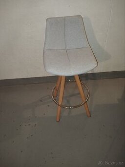 Židlička ke kuchyňské lince