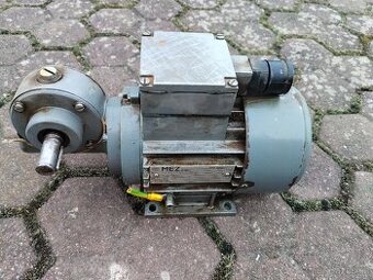 Elektro motor s převodovkou