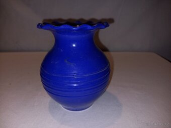 Porcelánová dekorační váza.