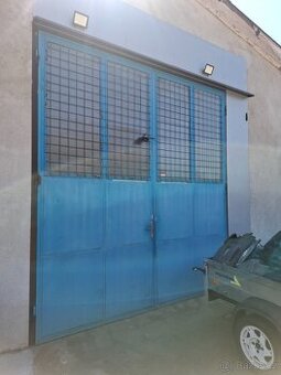 Vrata garážová křídlová 310 x 340