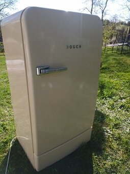 Retro lednice Bosch – plně funkční, velmi pěkný stav